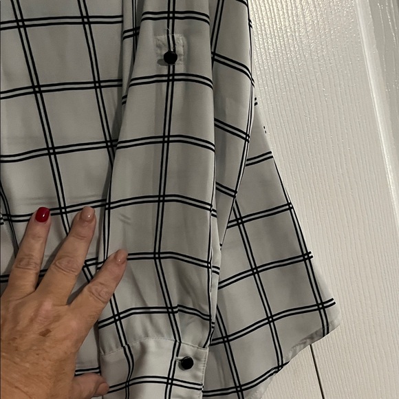 White House Black Market Plaid Button-Up Blouse - Picture 4 of 9